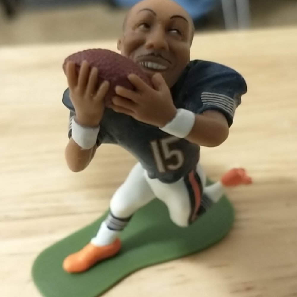 NFL small pros posable collectable figure